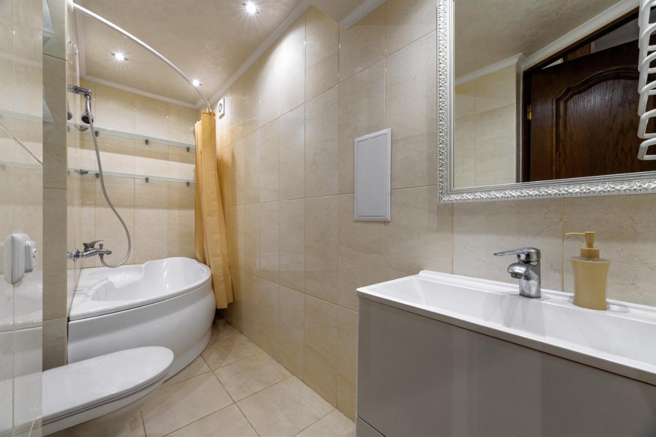 Noviy Svit 4 Apartments Lviv Exteriör bild