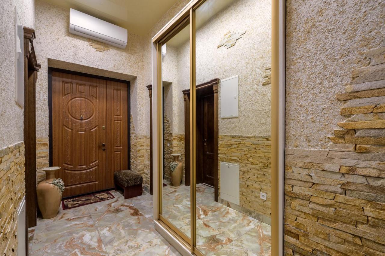 Noviy Svit 4 Apartments Lviv Exteriör bild