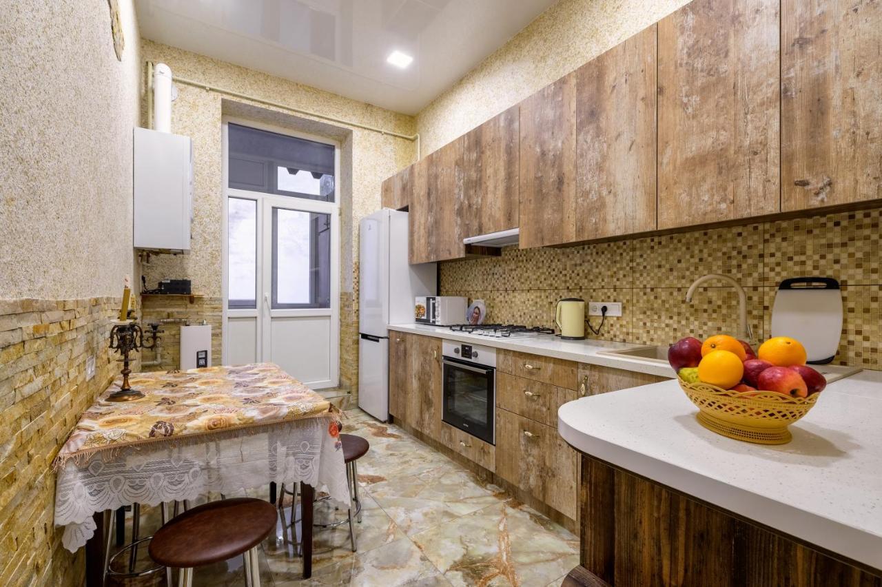 Noviy Svit 4 Apartments Lviv Exteriör bild